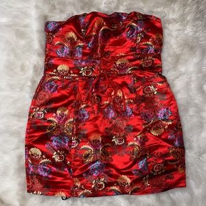 Red strapless dress (oriental)